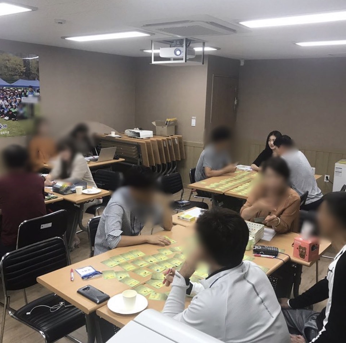 Hyeseon Noh facilitating a group resilience program